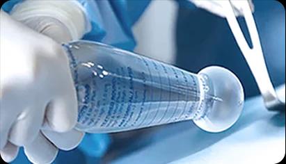 Penyisipan implant dengan aman memakai Keller Funnel