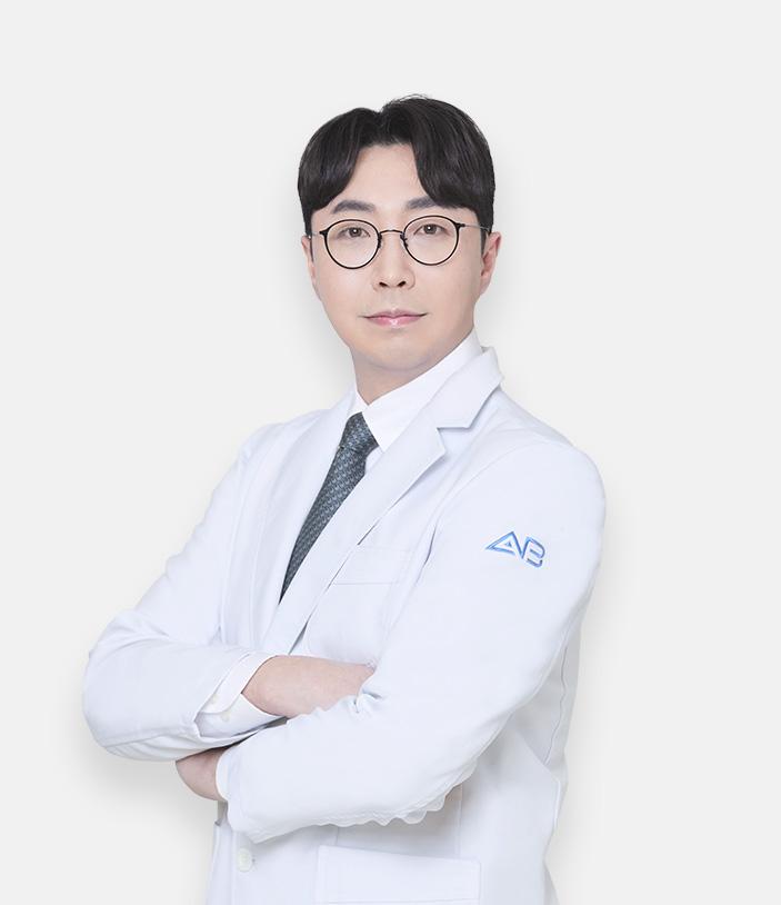 Dr. Seo Chan-Eol di Operasi Plastik AB