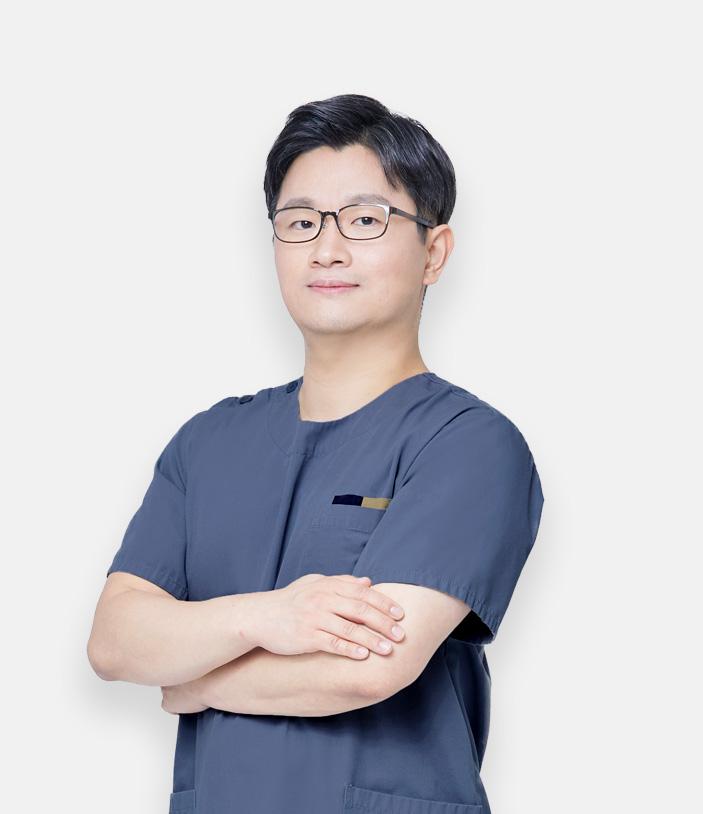 Dr. Kwon Yong-Seok di Operasi Plastik AB