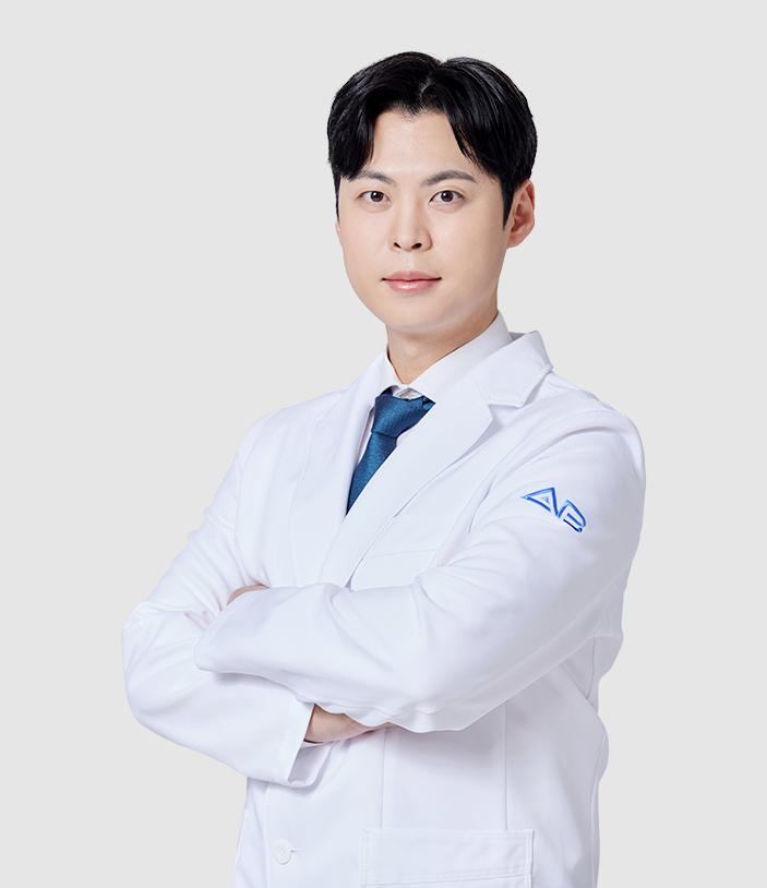 Dr. Han Man-Wong di Operasi Plastik AB