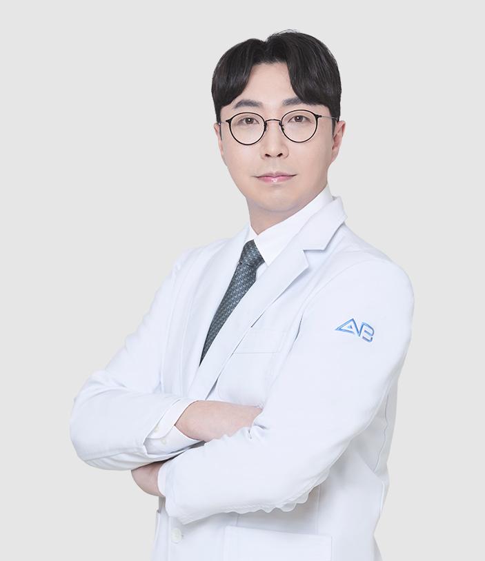 Dr. Seo Chan-Eol di Operasi Plastik AB