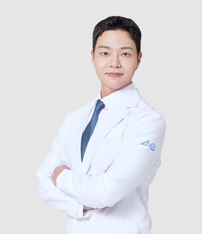 Dr. Son Ji-Hwan di Operasi Plastik AB