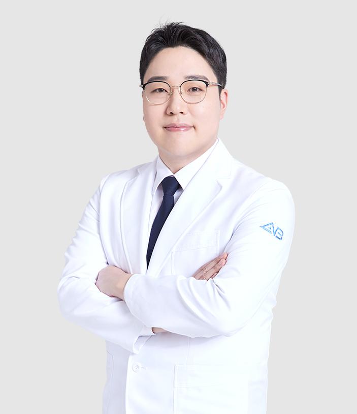 Dr. Lee Jong-Ho di Operasi Plastik AB